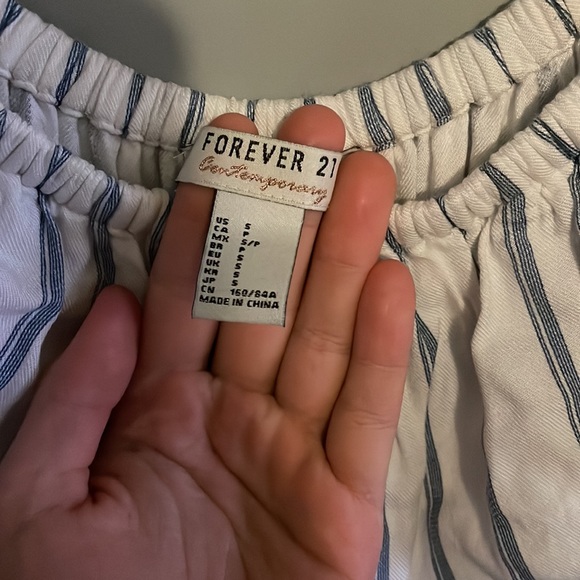 Long striped off-the-shoulder dress woth tie front and slits on the bottom - Picture 5 of 11